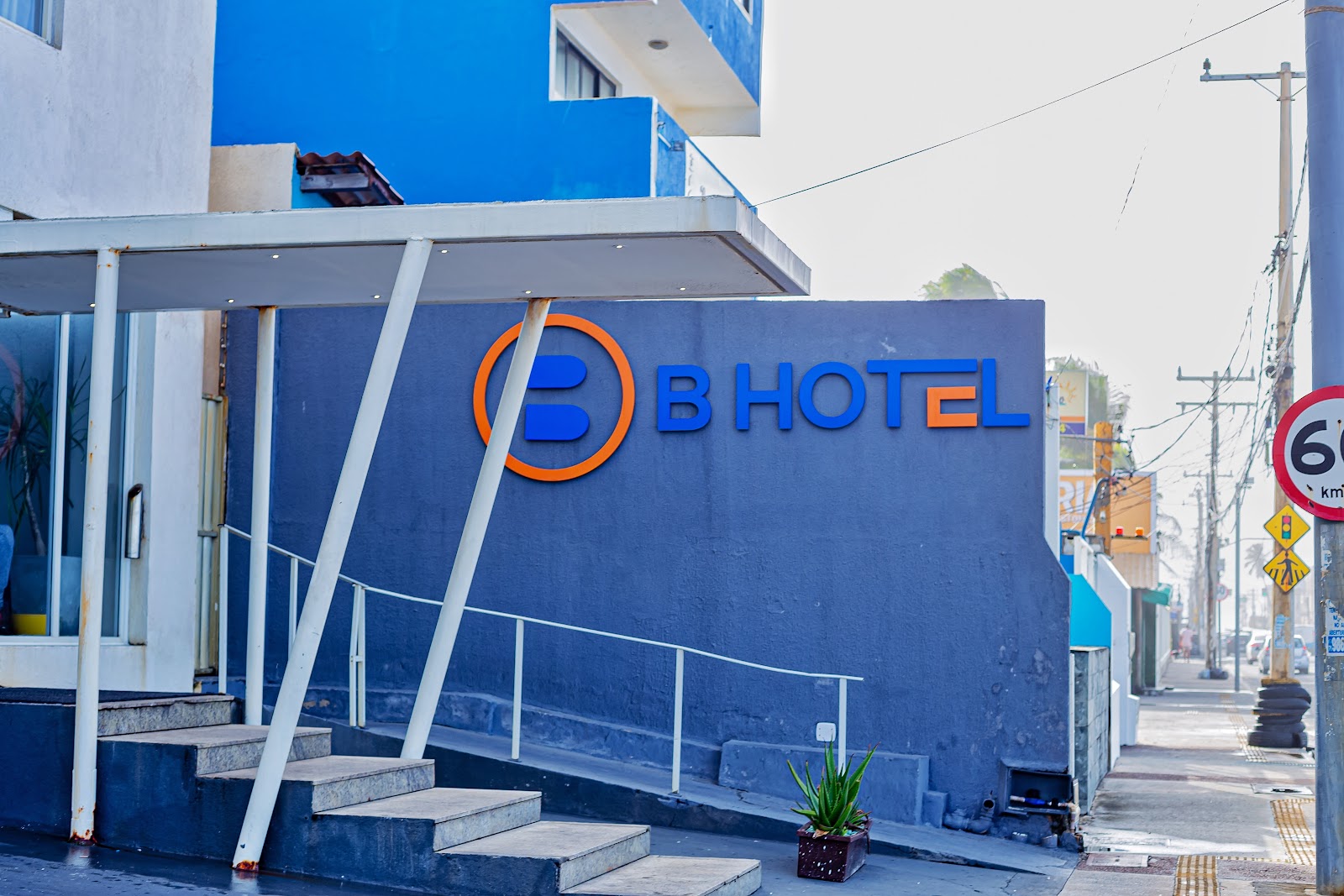 B Hotel