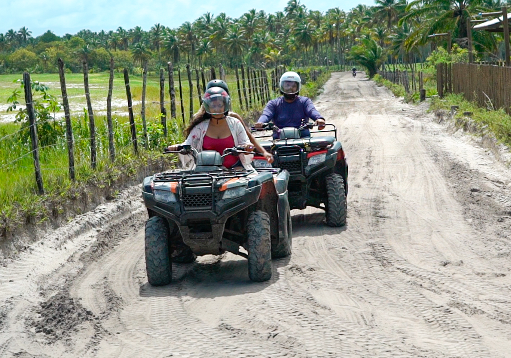 Quadriciclo em Garapuá: Aventura e Paisagens Inesquecíveis!