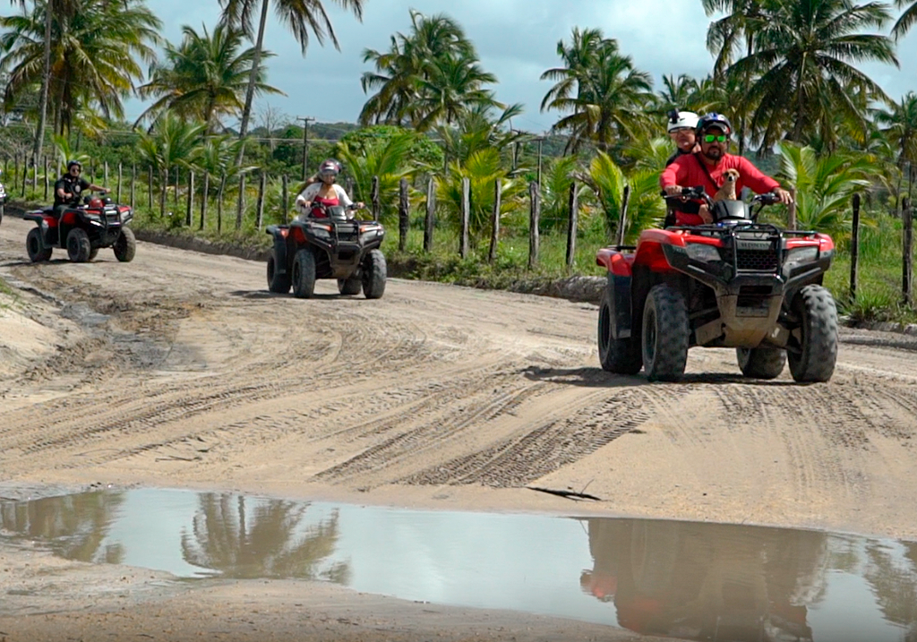 Quadriciclo em Garapuá: Aventura e Paisagens Inesquecíveis!